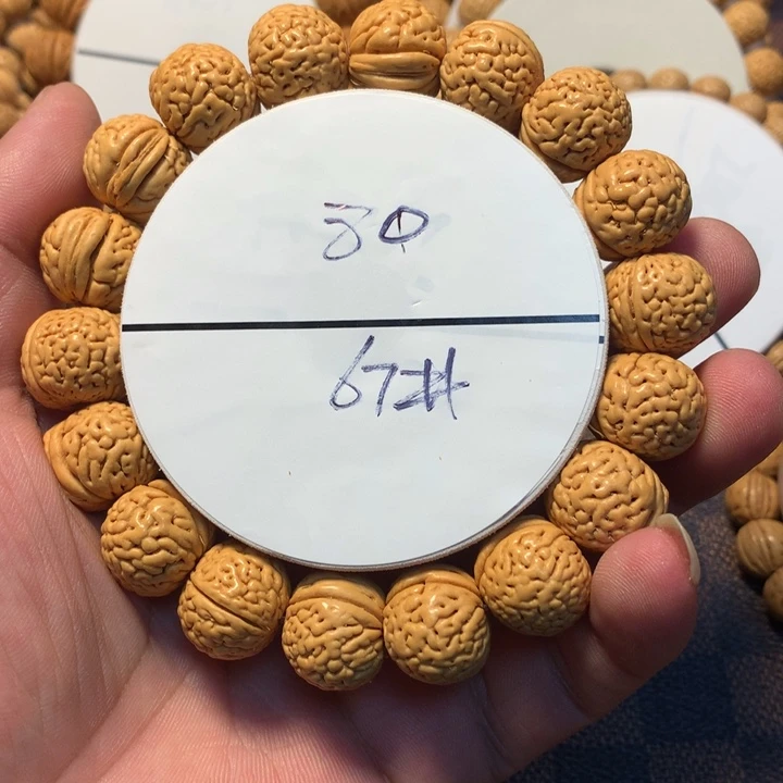 王***柱桃核手串67号开课啦