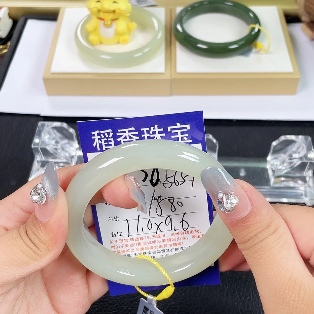 和田玉手镯未镶嵌