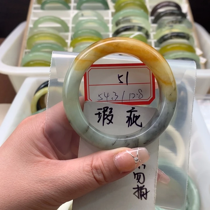 蛇纹石玉未镶嵌手镯胖*头