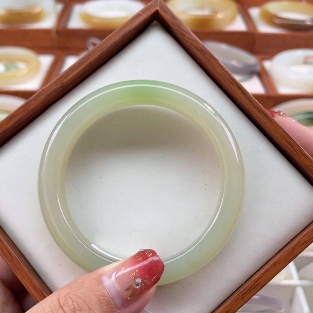 【闪购商品】和田玉手镯未镶嵌53