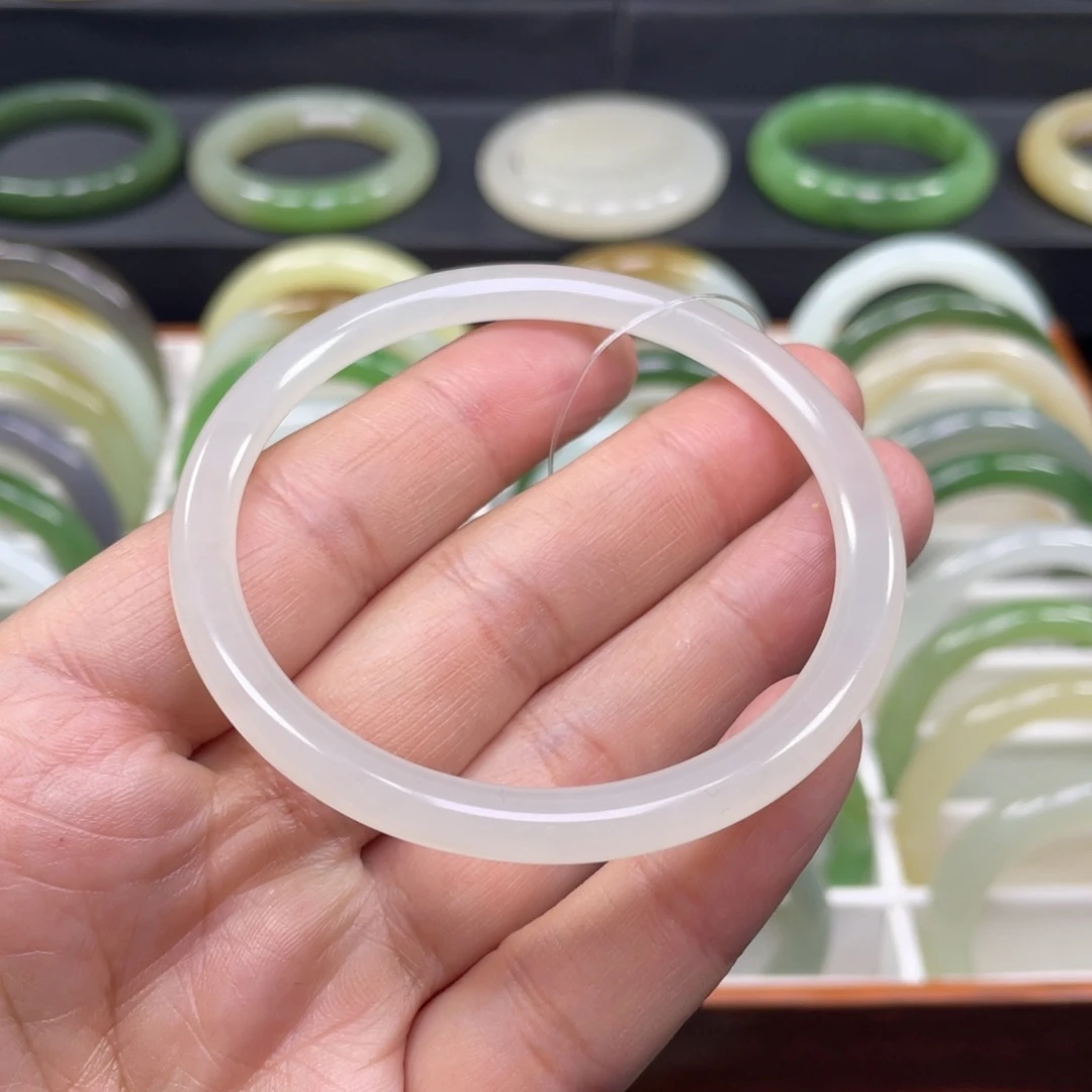 和田玉手镯未镶嵌56