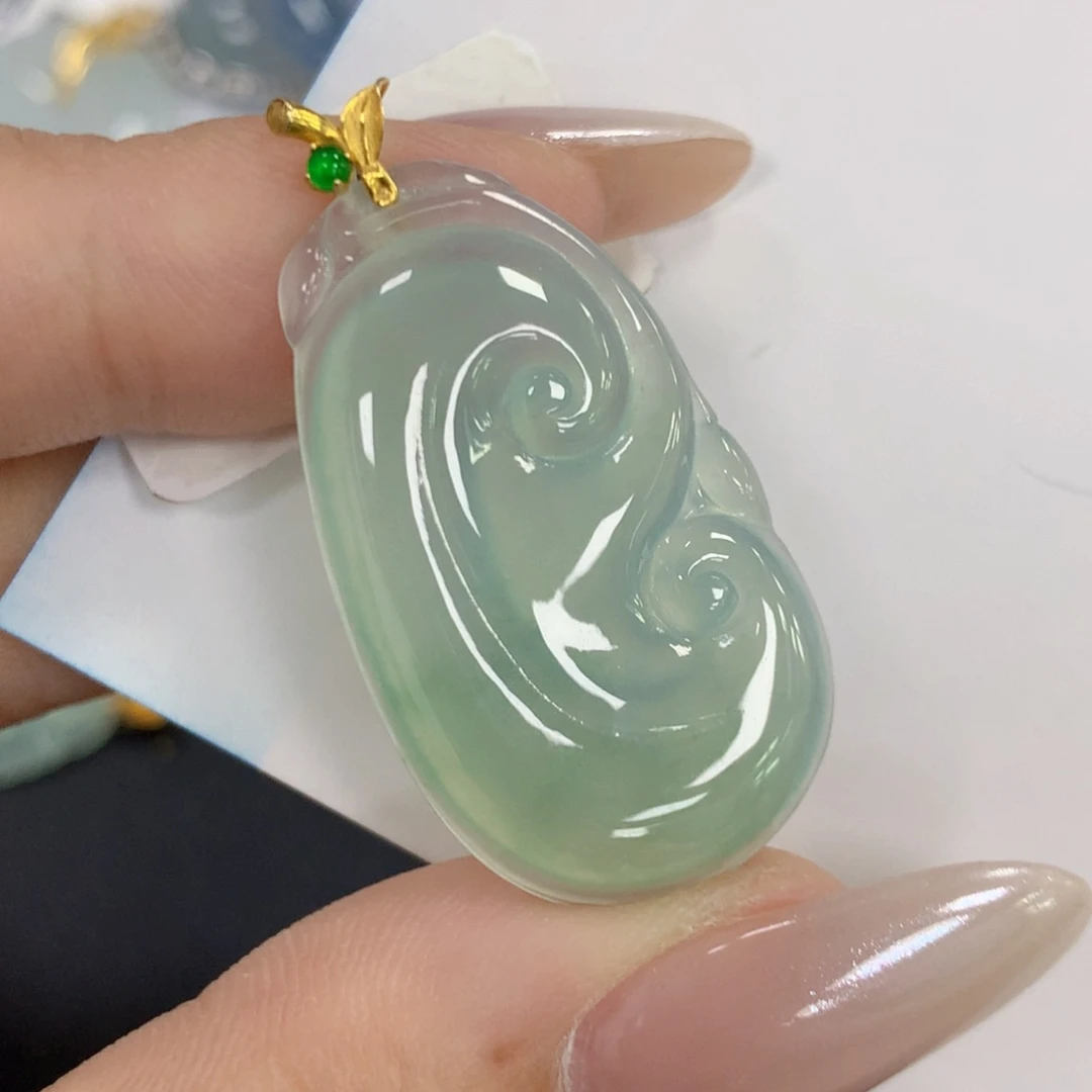 颈饰18K金镶嵌翡翠