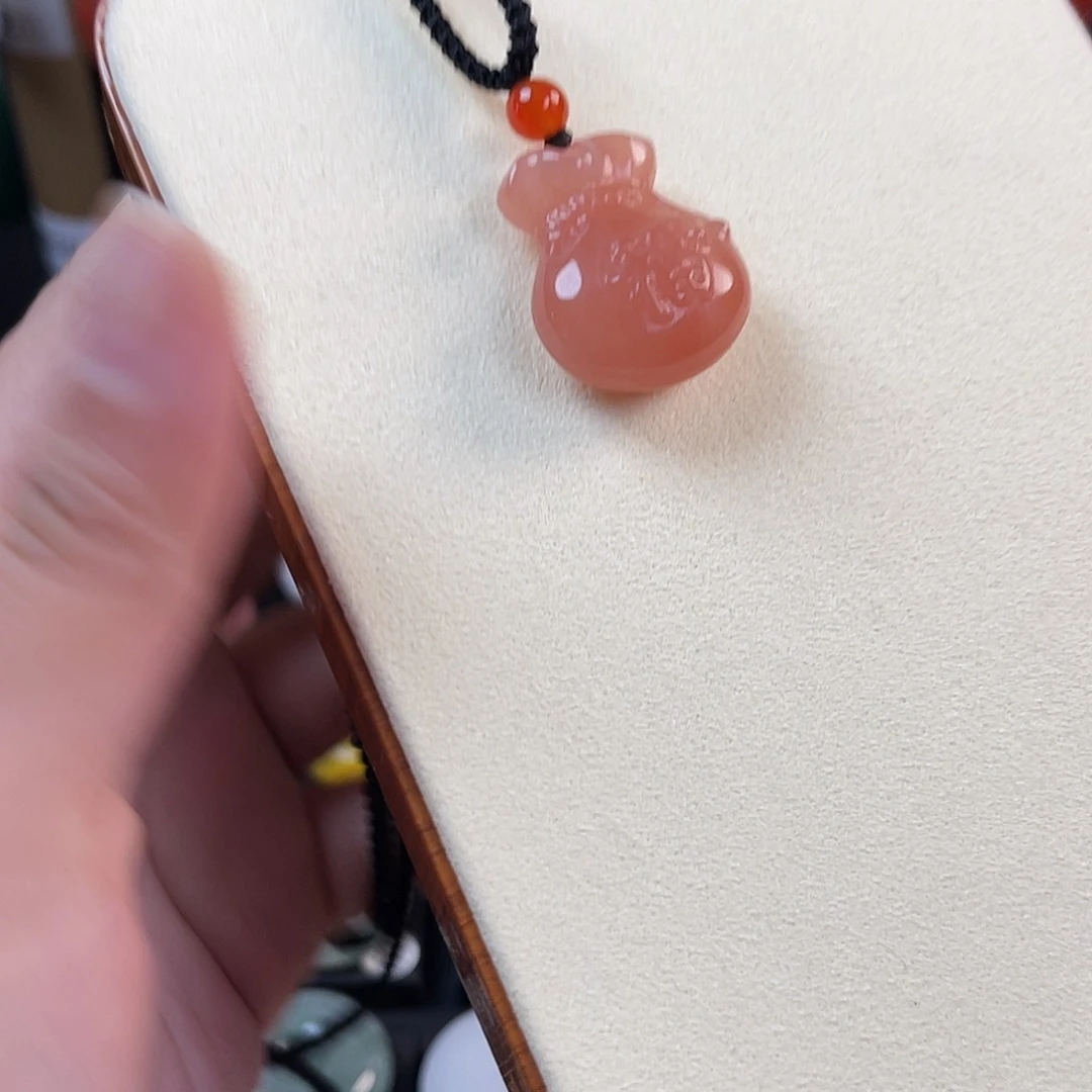 颈饰未镶嵌石英质玉