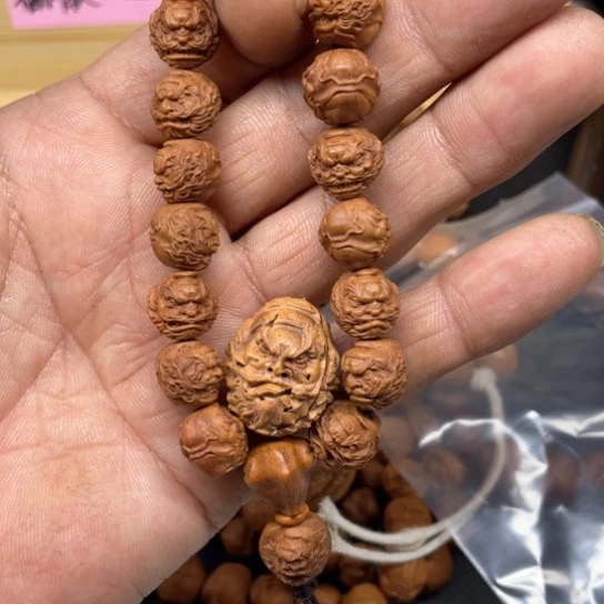 龙纹桃核钟馗手串