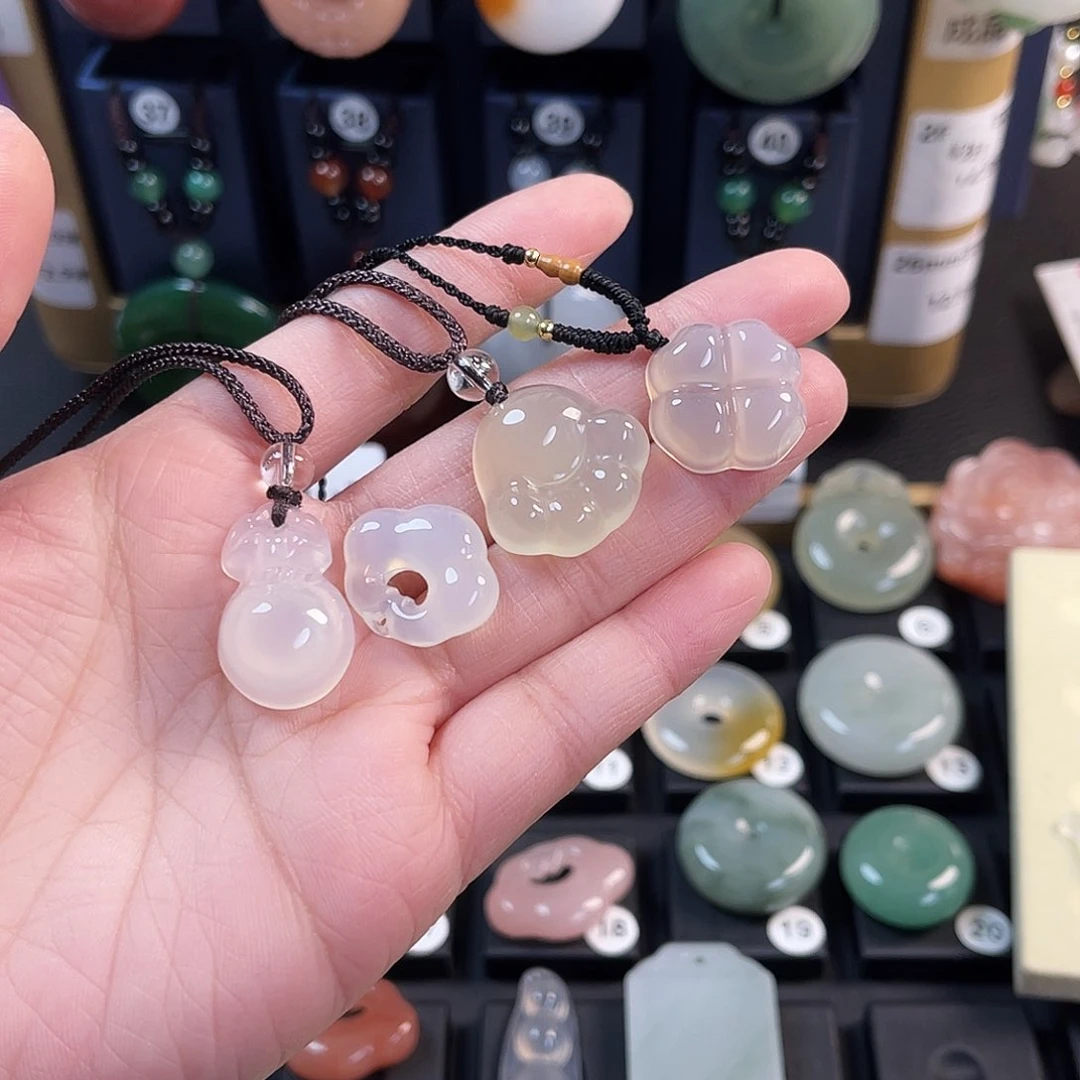 颈饰未镶嵌石英质玉汐*?