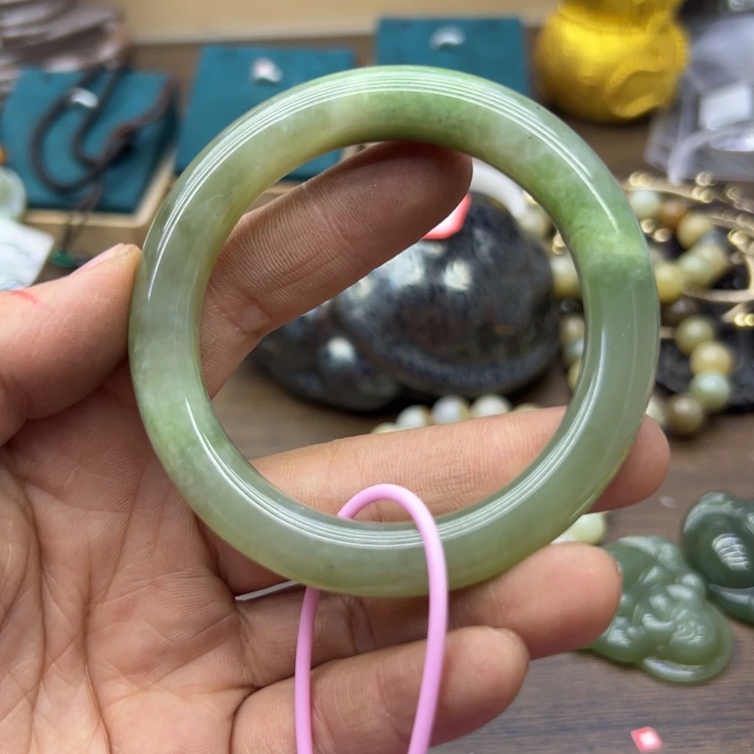 和田玉未镶嵌手镯55.4圈围241瑕