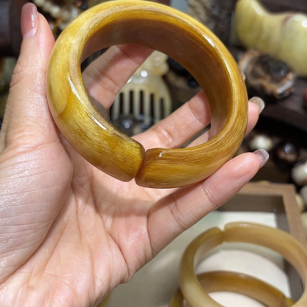 @***粒非金属高贵羊手镯