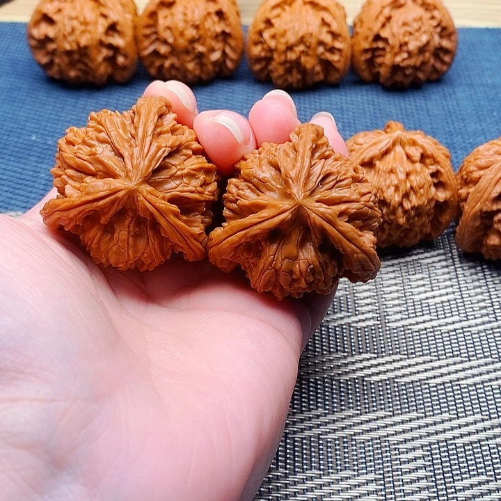 老***曲文玩核桃吊坠三棱