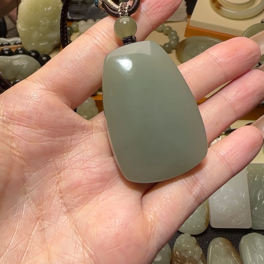 娇***喵和田玉未镶嵌颈饰