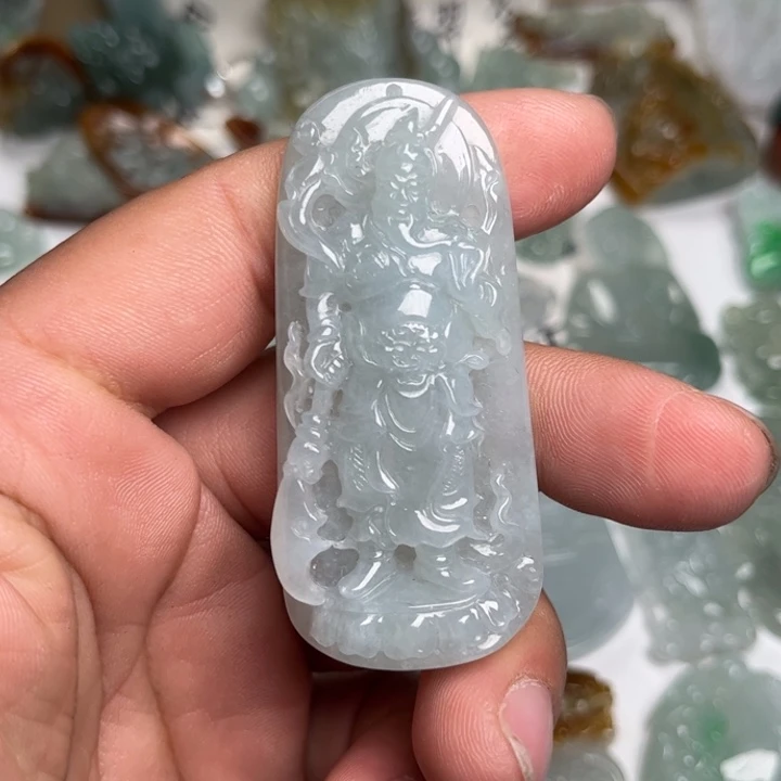 翡翠未镶嵌颈饰关公