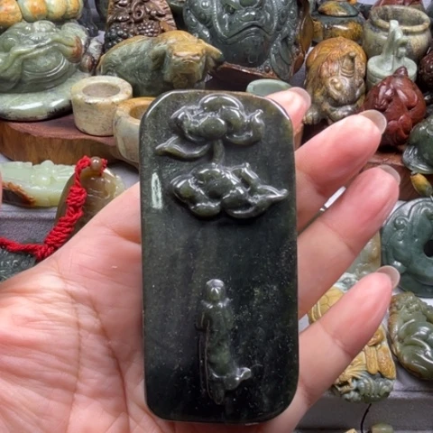 未镶嵌岫岩河磨玉（透闪石质玉）把件