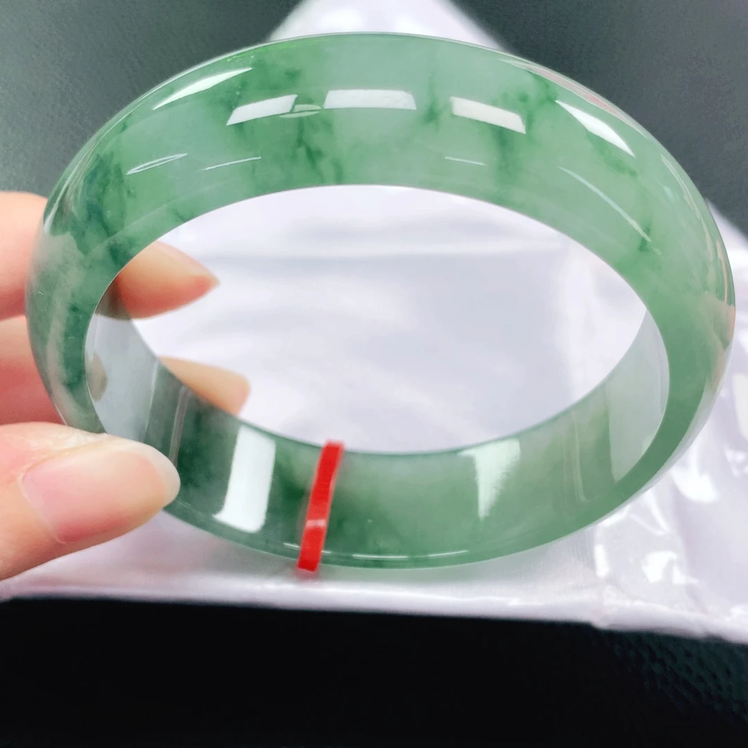 翡翠手镯未镶嵌60圈