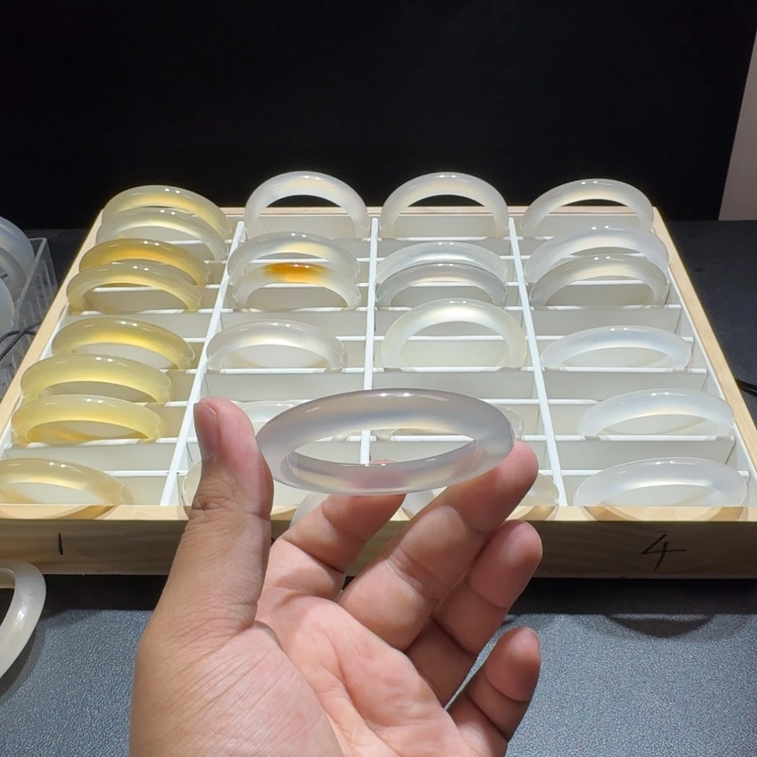 玛瑙/玉髓手镯未镶嵌^****4