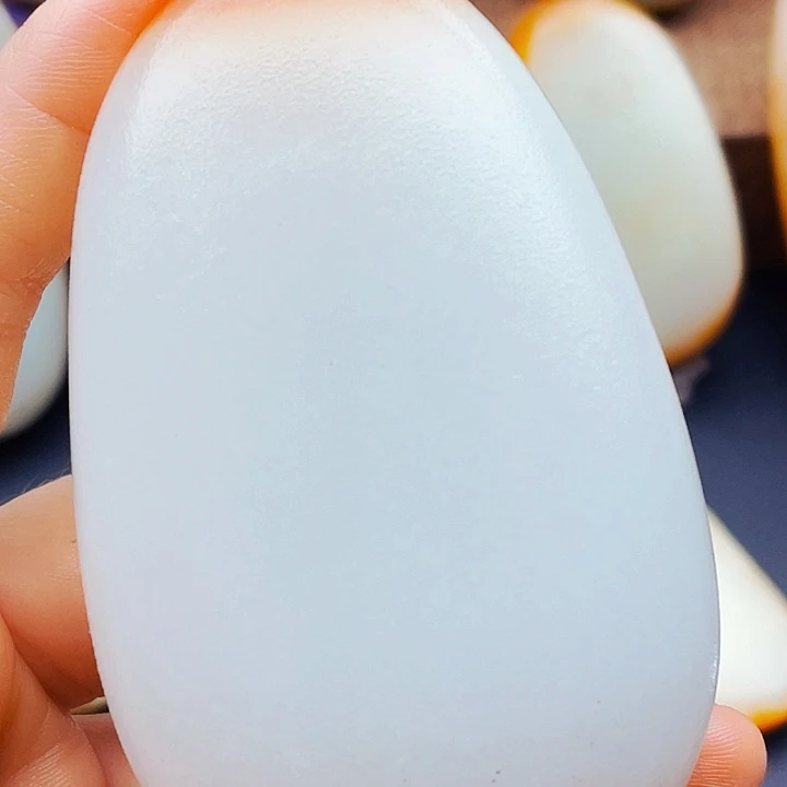 致***远和田玉未镶嵌颈饰