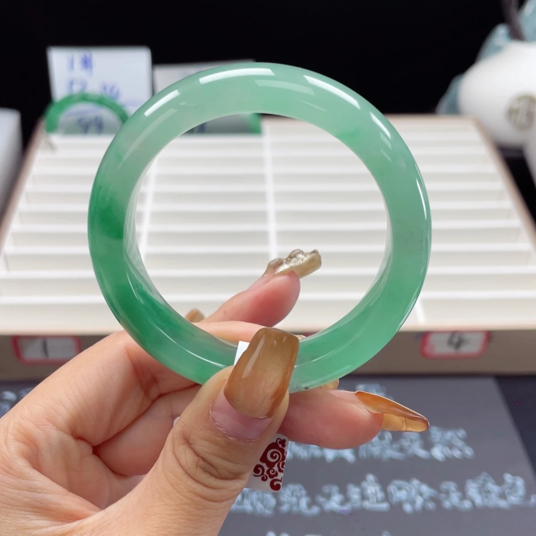 石英质玉未镶嵌手镯