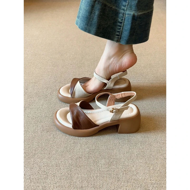 nnmiss/6cm小个子复古休闲露趾一字带羊皮软底软面通勤休闲凉鞋