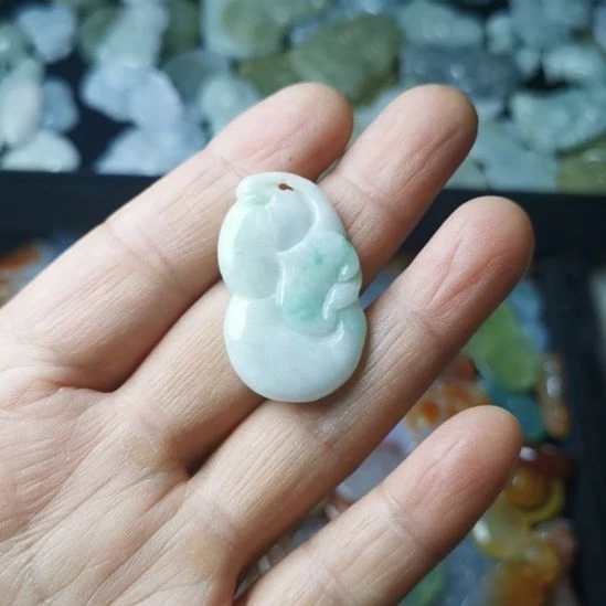 翡翠未镶嵌颈饰翡翠未镶嵌颈饰