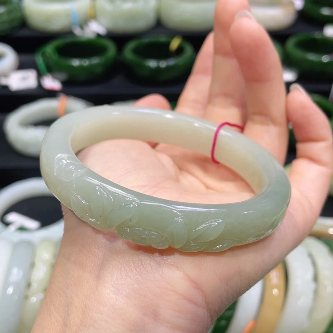 未镶嵌手镯和田玉40