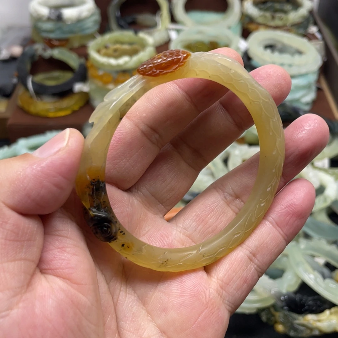 蛇纹石玉未镶嵌手镯