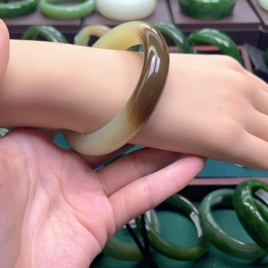 和田玉（碧玉）未镶嵌手镯（圆镯）56.57