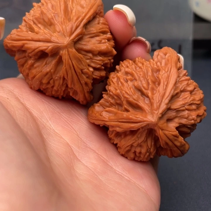 保***伞文玩核桃吊坠白狮子