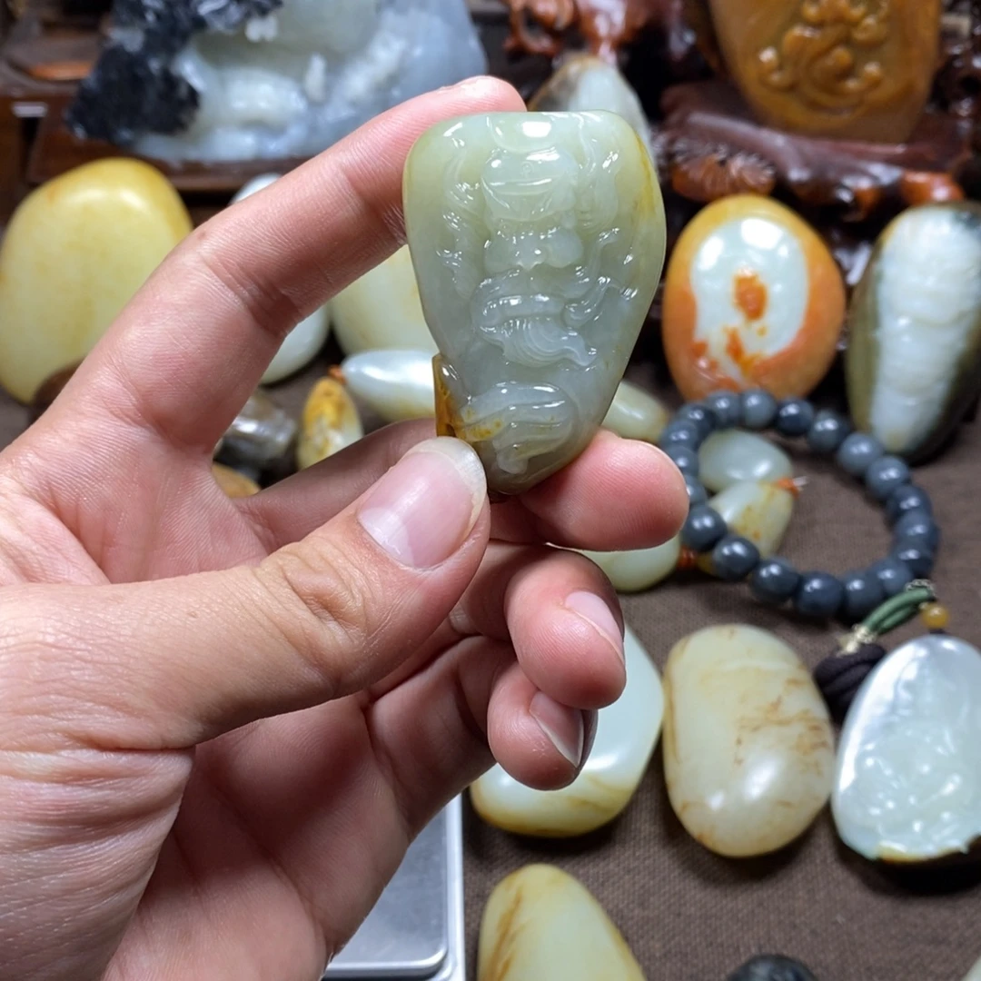 和田玉未镶嵌把件