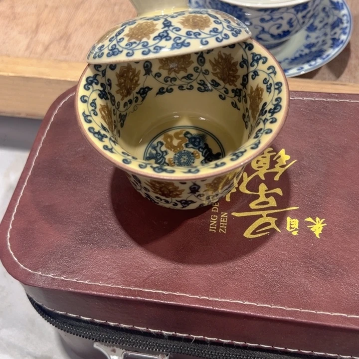 瓷片釉里金缠着看马蹄盖碗