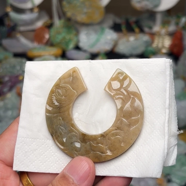 翡翠颈饰未镶嵌吊坠