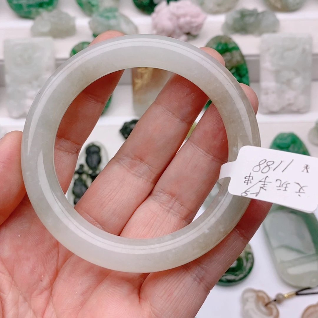 独山玉未镶嵌手镯雪**狐