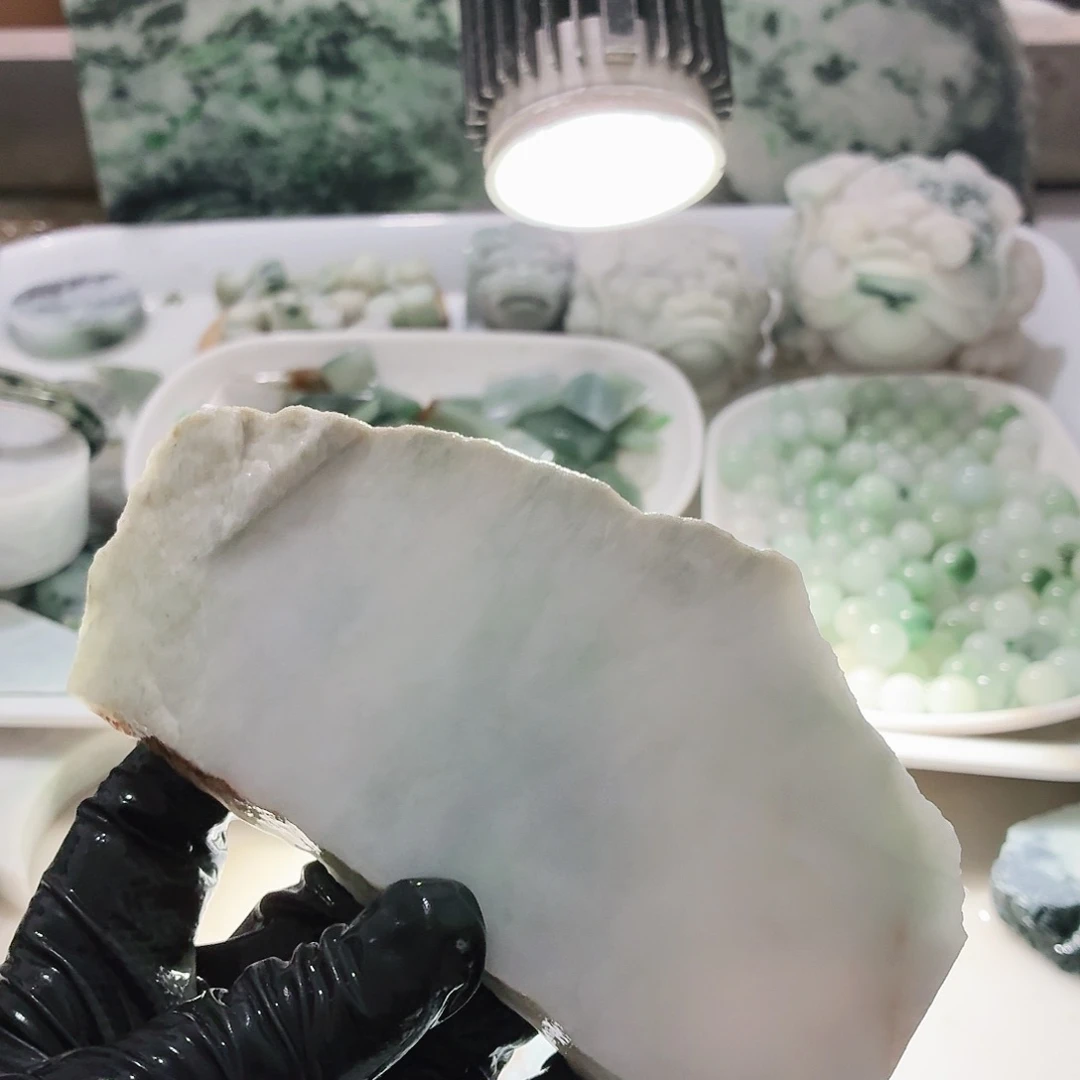 翡翠未镶嵌颈饰边角料