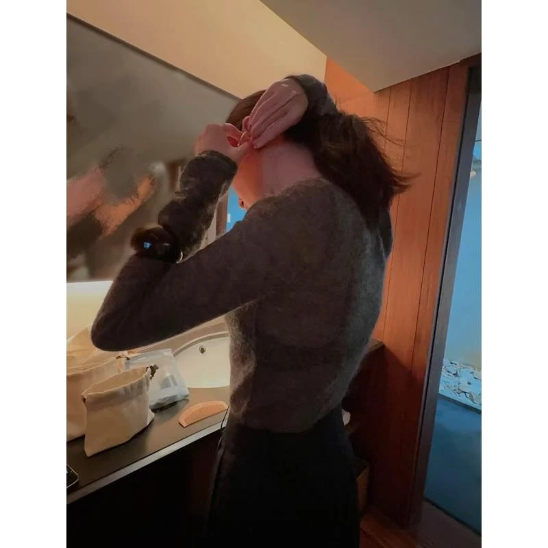 马海毛圆领透视针织上衣  J24M325