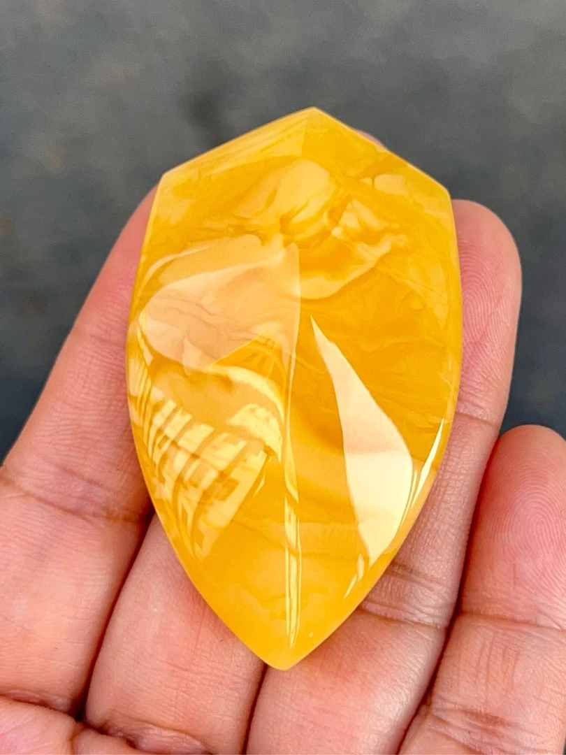 焦皮料红花蜡盾牌吊坠