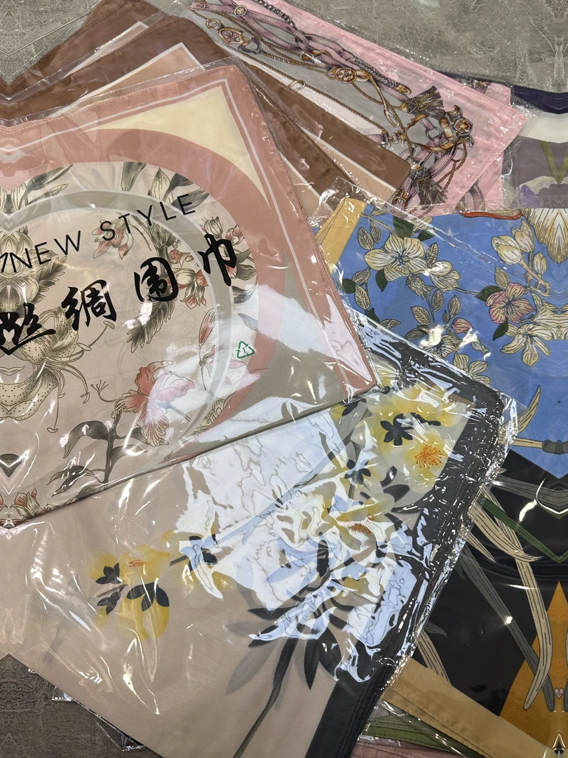 丝巾（ 颜色随机发