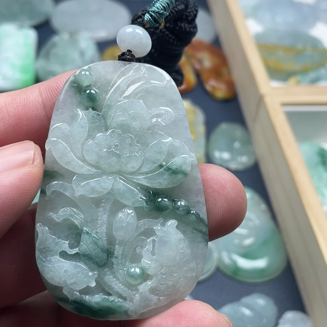 翡翠未镶嵌颈饰荷花鱼