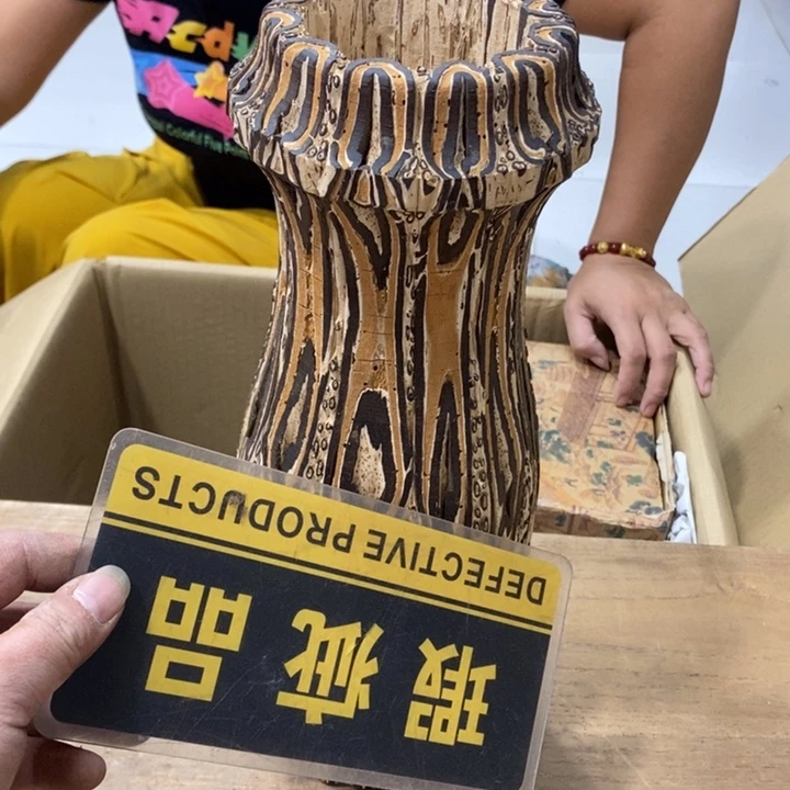 恭***撒中古品有微瑕，谨慎入手