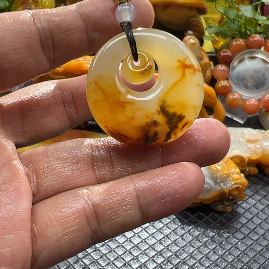 石英质玉未镶嵌颈饰