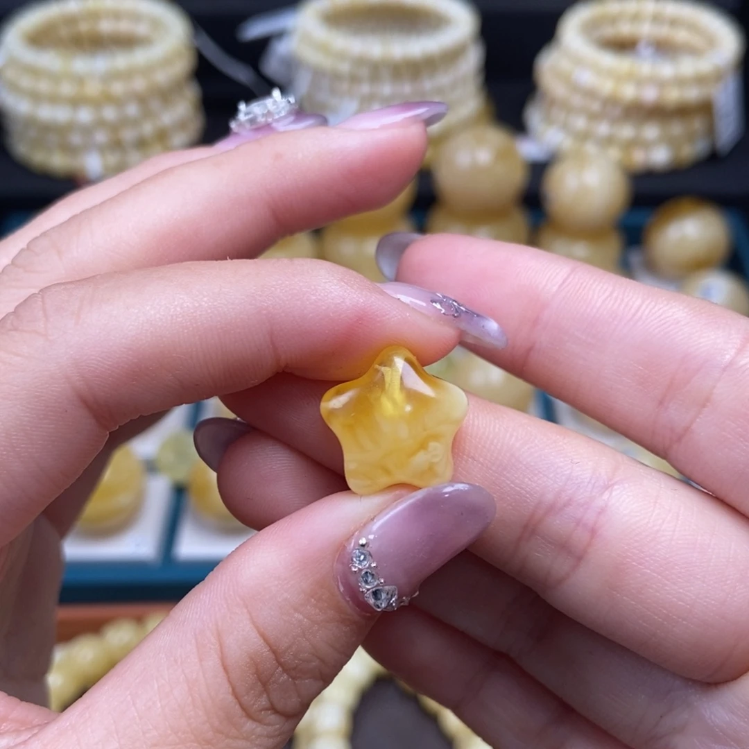 蜜蜡未镶嵌珠宝奇石