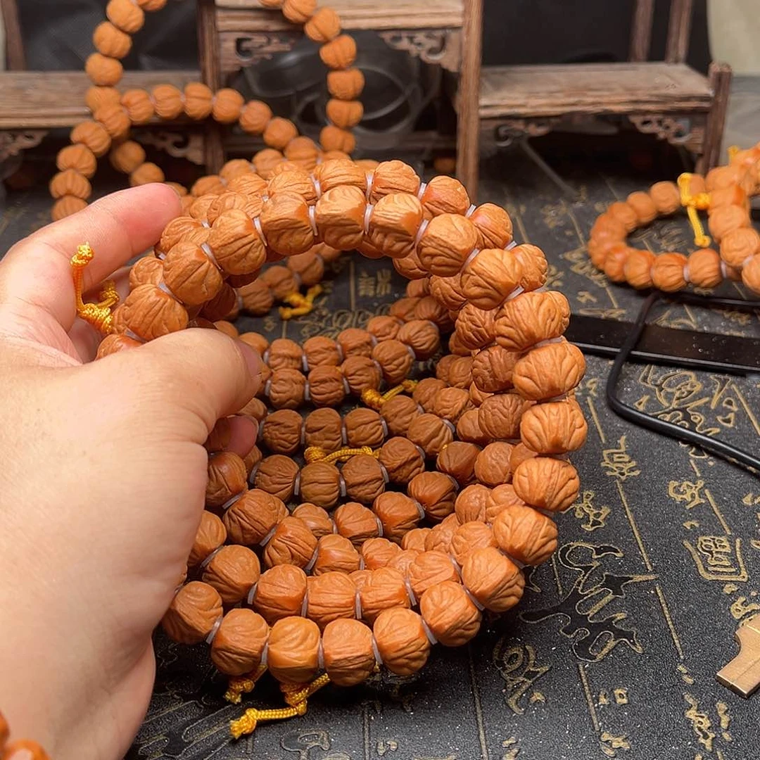 桃核吊坠桃和手持