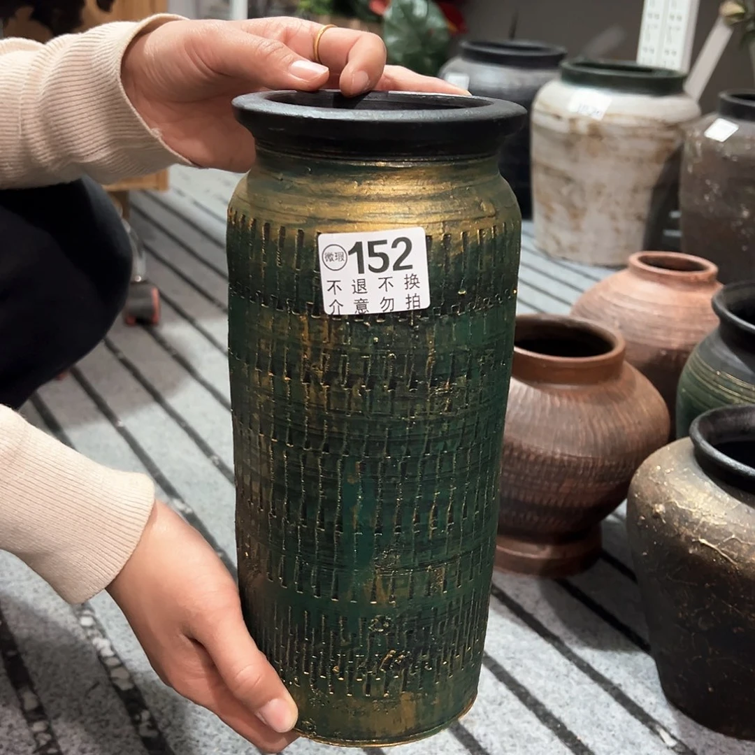 红陶绿色直筒瓶152