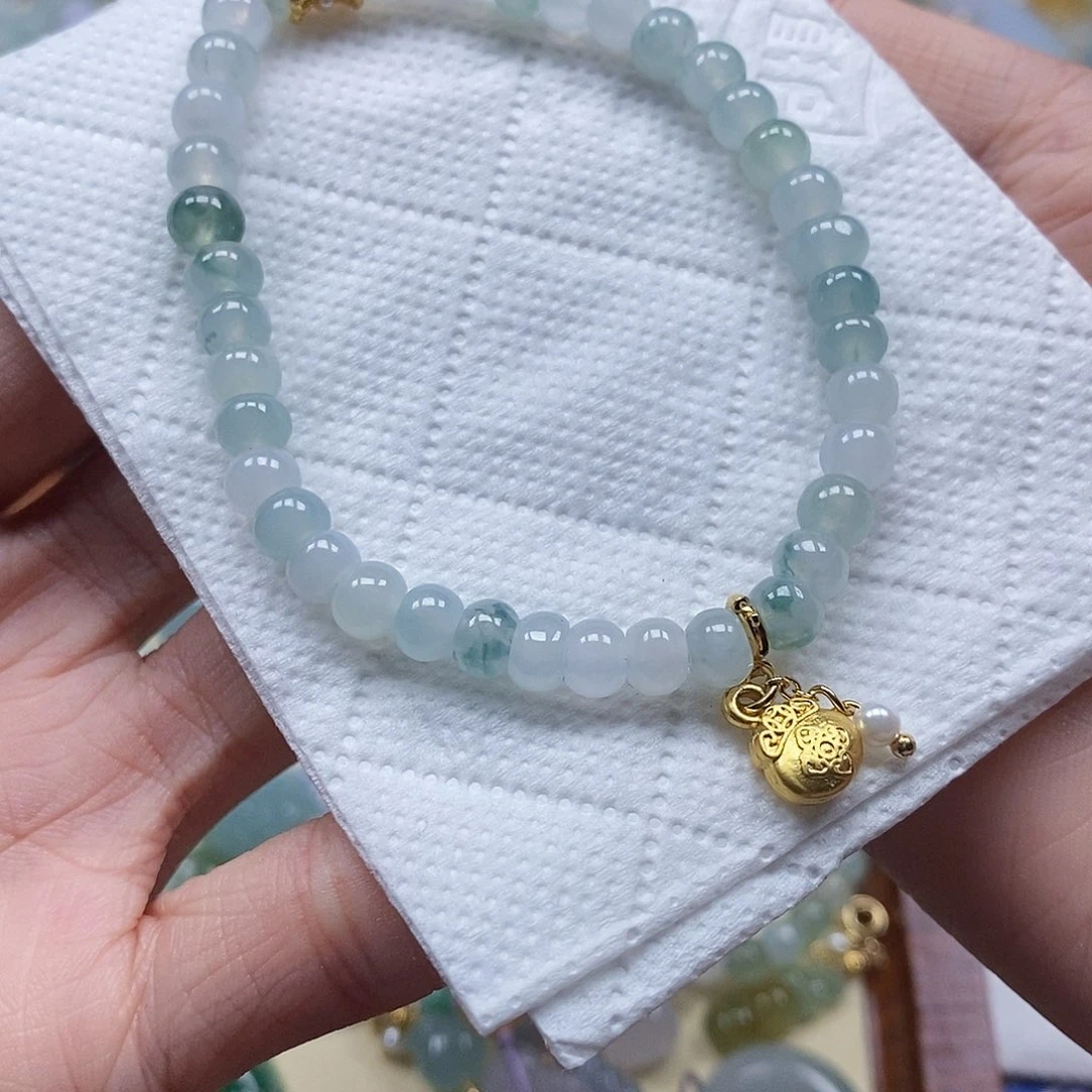 翡翠颈饰未镶嵌闪