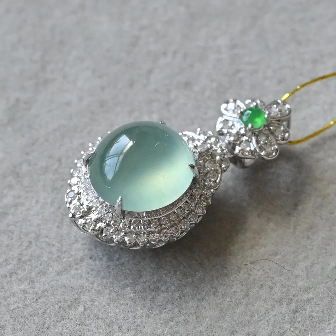 天然缅甸翡翠冰清单面吊坠镶嵌小滴遛轻奢满绿时尚精美镶嵌