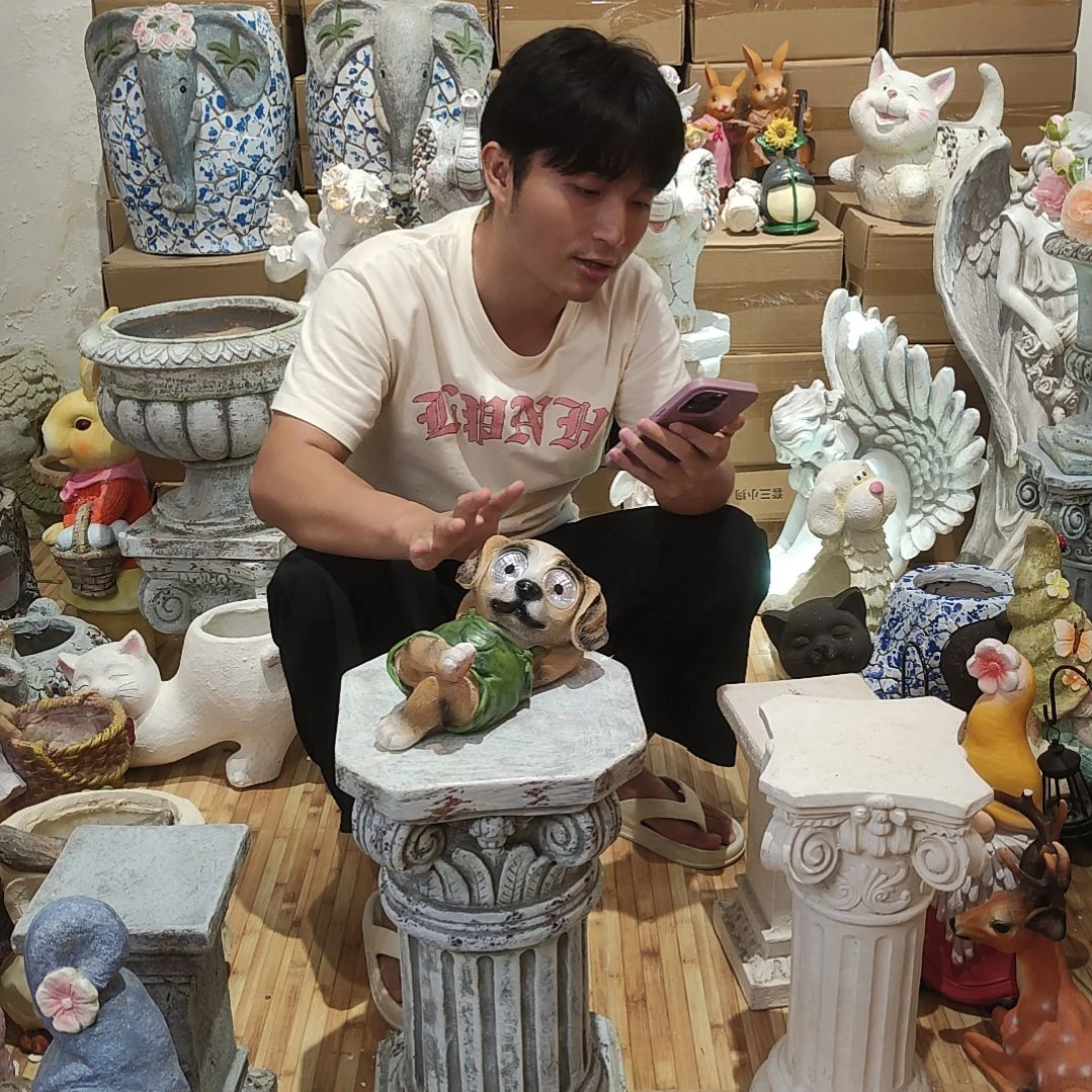 合成树脂太阳能躺狗