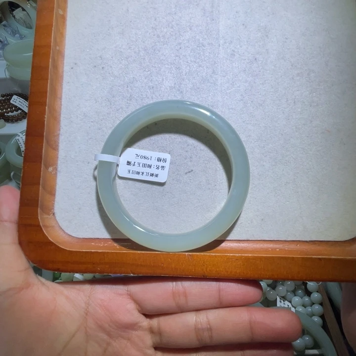 O***姐和田玉（糖玉）未镶嵌手链