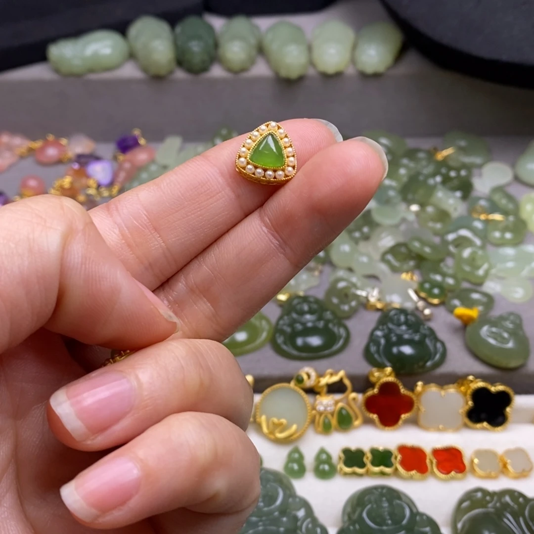 布***丁和田玉银S925镶嵌颈饰