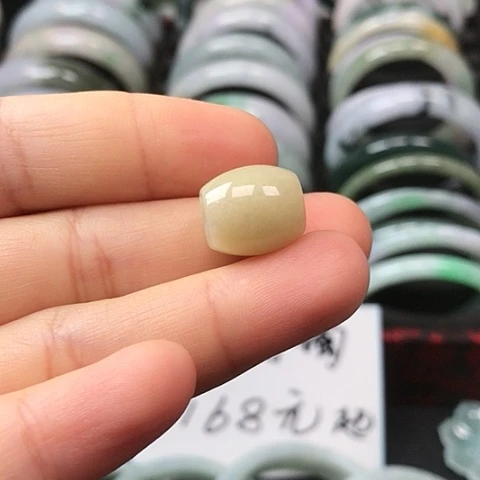 翡翠未镶嵌颈饰路路通