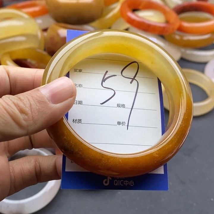 未镶嵌手镯石英质玉