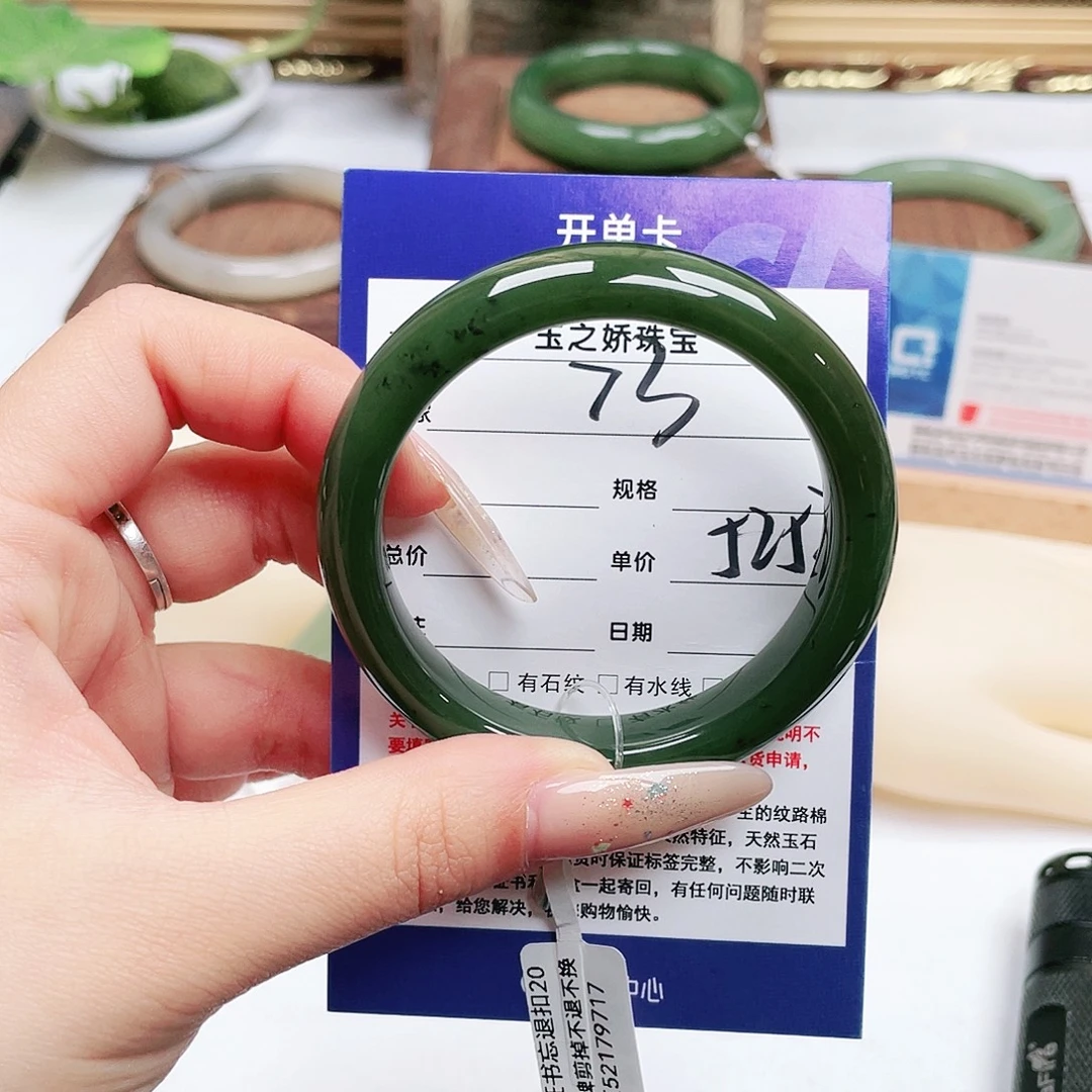 和田玉未镶嵌手镯