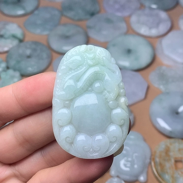 翡翠未镶嵌颈饰仿古龙