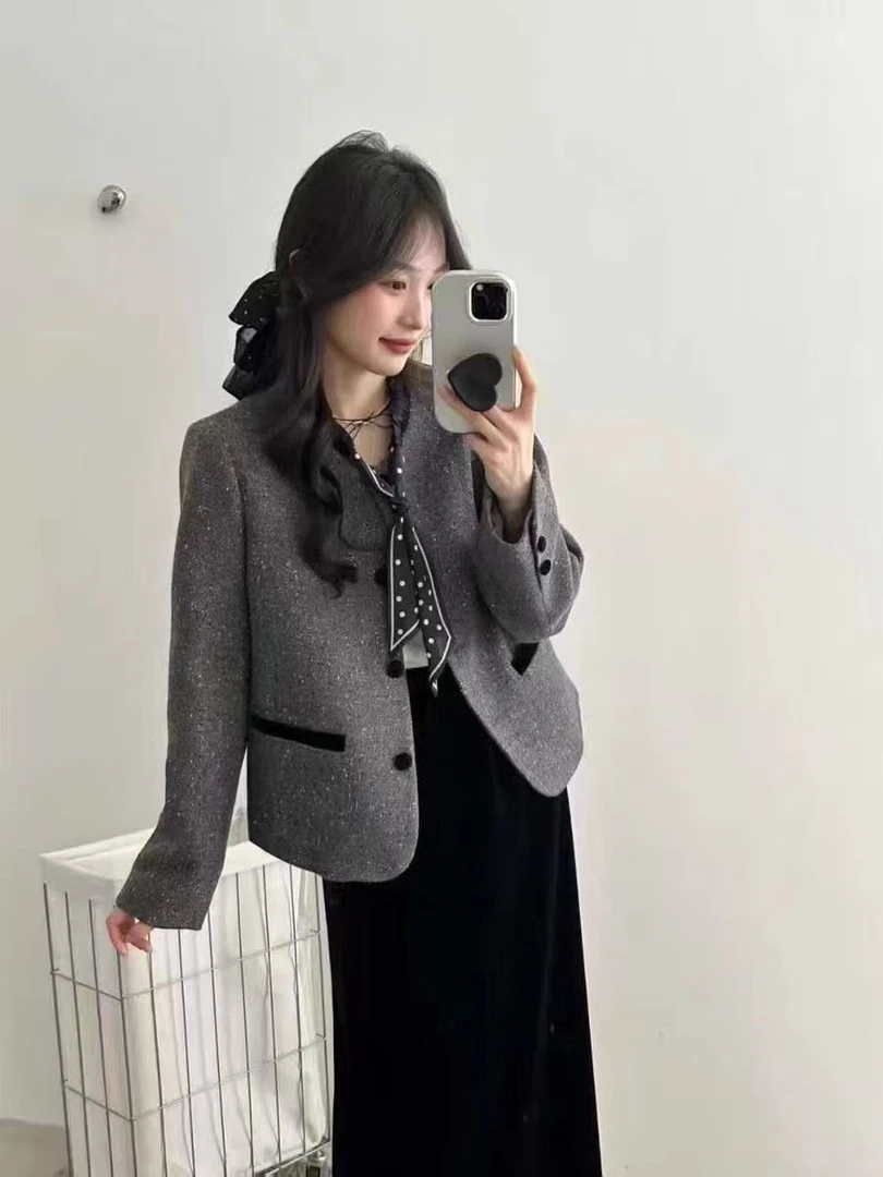 高级感小香风配丝巾正肩时尚外套女2025秋新款轻奢洋气上衣8618