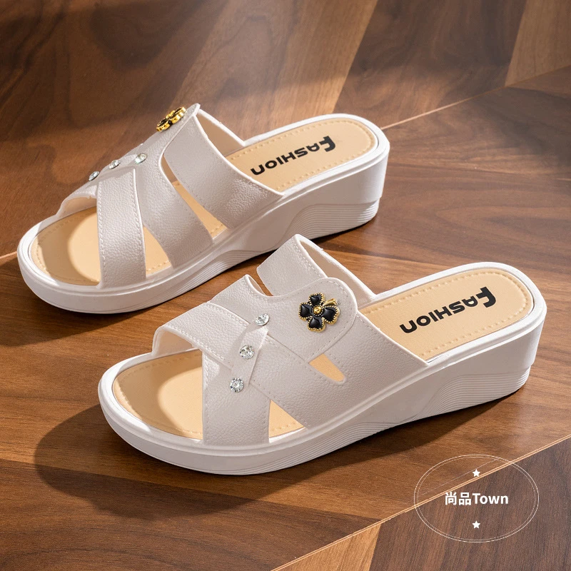 【万达撤柜】夏季女士厚底防滑软底坡跟凉拖鞋时尚外穿家居妈妈高跟